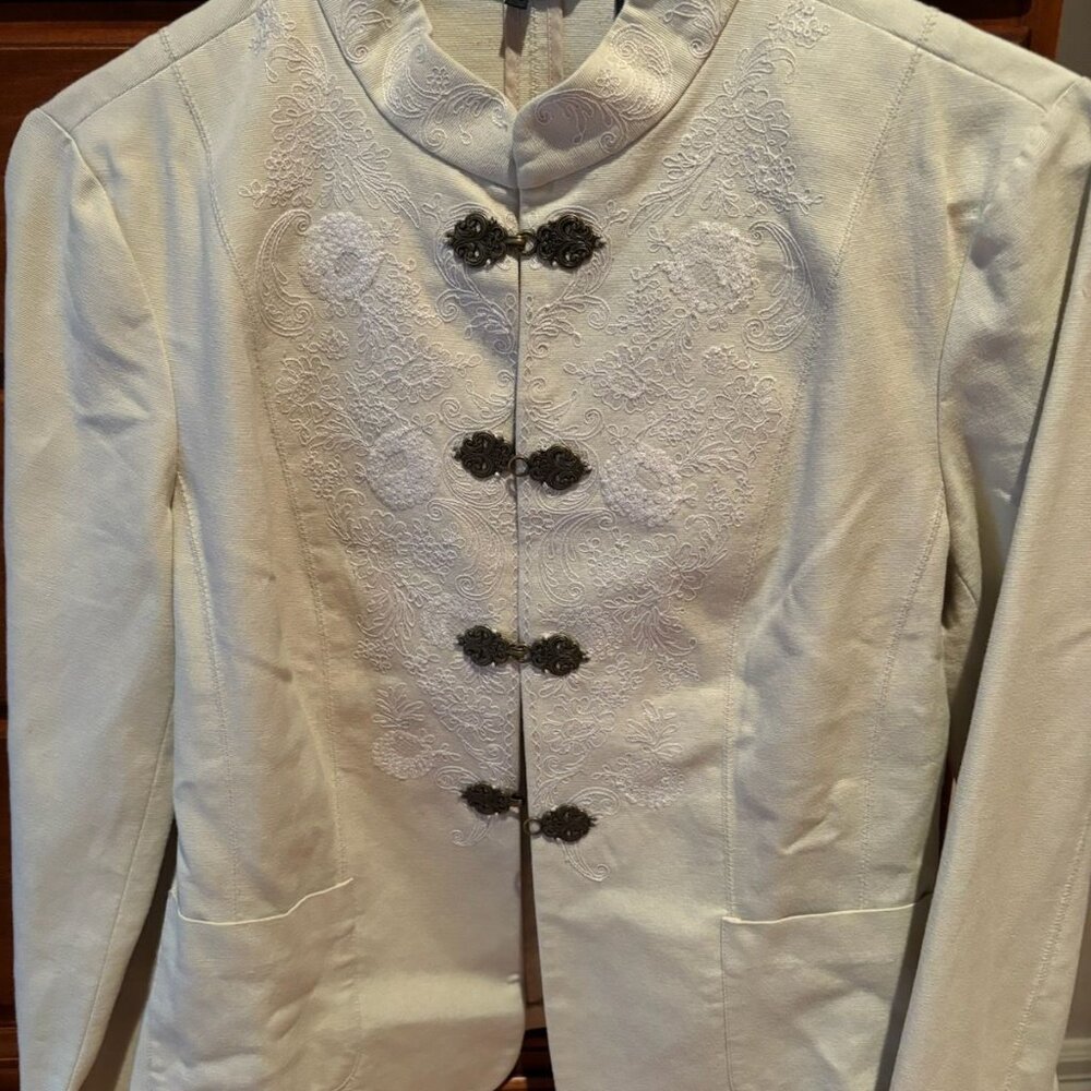 Nic and Zoe short cropped fitted blazer